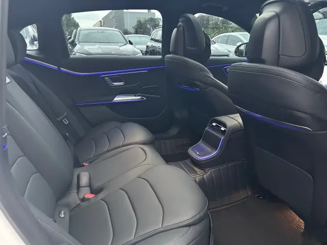 Mercedes-Benz E-Class — Фото автомобиля 11
