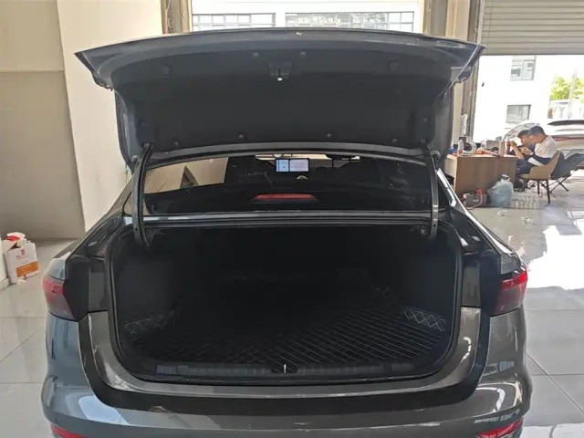 Geely Emgrand — Фото автомобиля 18