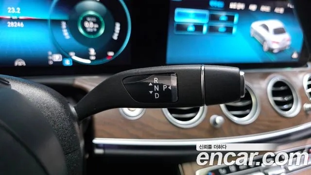 Mercedes-Benz E-Class — Фото автомобиля 7