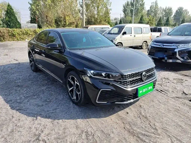 Volkswagen Passat — Фото автомобиля 3