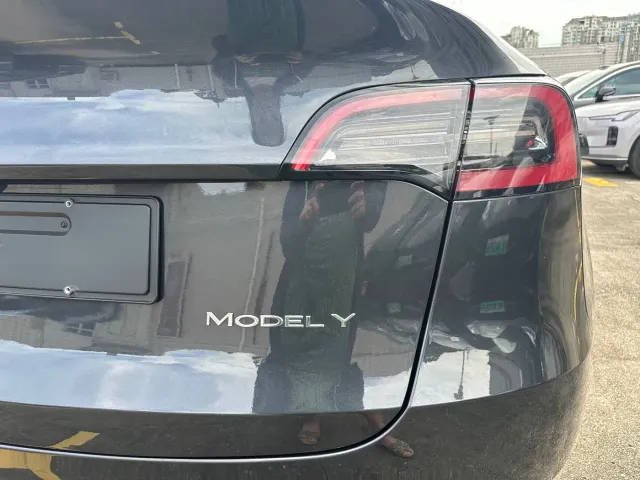 Tesla Model Y — Фото автомобиля 5