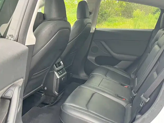 Tesla Model Y — Фото автомобиля 6