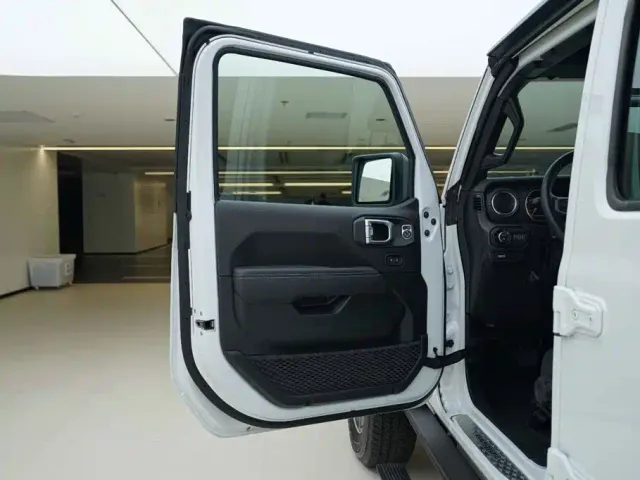 Jeep Gladiator 2022 3.6L Pioneer Edition — Фото автомобиля 16