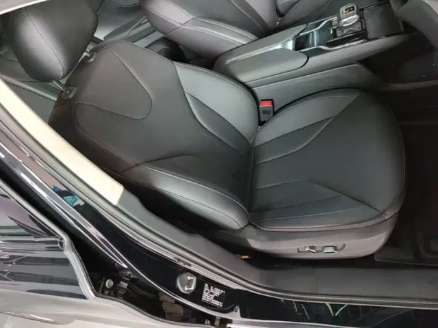 Hongqi E-QM5 — Фото автомобиля 24
