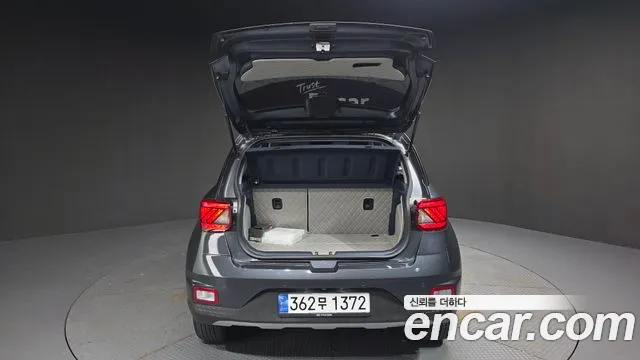 Hyundai Venue — Фото автомобиля 25