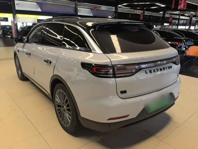 Leapmotor C11 — Фото автомобиля 4