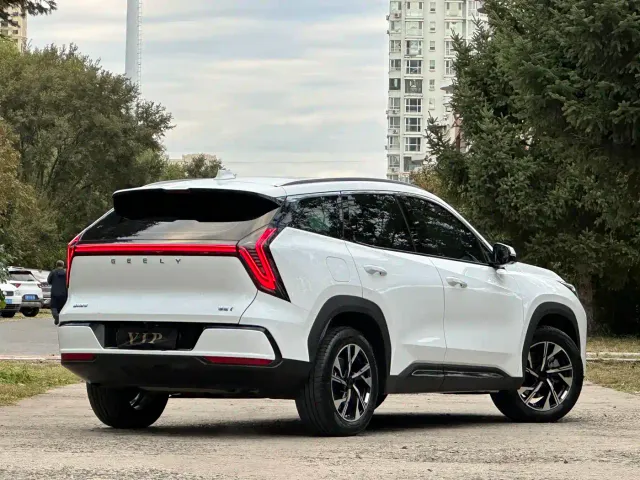 Geely Boyue L — Фото автомобиля 5