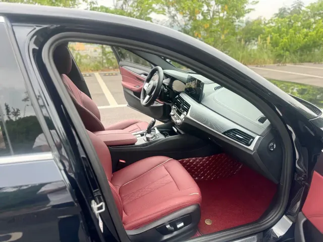 BMW 5 Series — Фото автомобиля 10