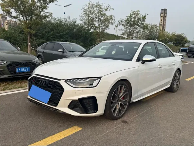 Фотография автомобиля — Audi S4