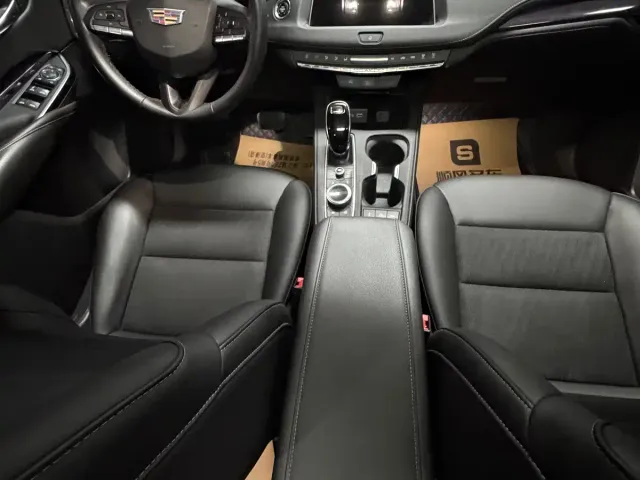 Cadillac XT4 — Фото автомобиля 11