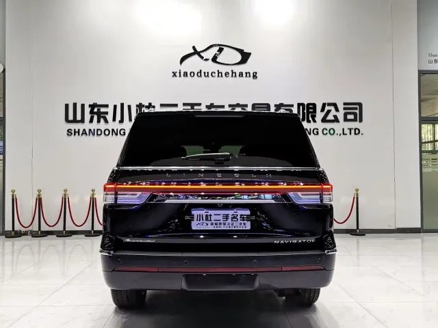 Lincoln Navigator — Фото автомобиля 20