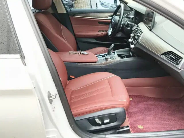 BMW 5 Series — Фото автомобиля 19