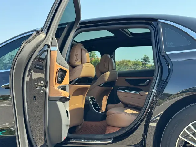 Mercedes-Benz E-Class — Фото автомобиля 11