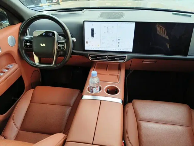 Li Auto L9 — Фото автомобиля 12