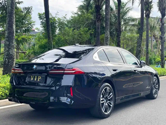 BMW 5 Series — Фото автомобиля 7