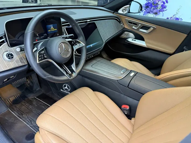 Mercedes-Benz E-Class — Фото автомобиля 12