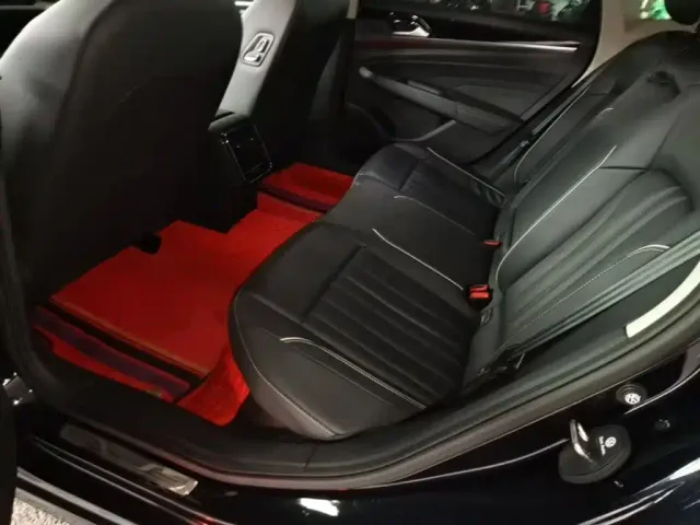 Volkswagen Passat — Фото автомобиля 16