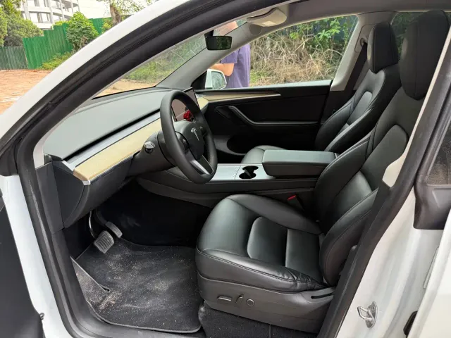 Tesla Model Y — Фото автомобиля 4