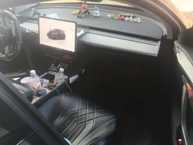 Tesla Model Y — Фото автомобиля 8
