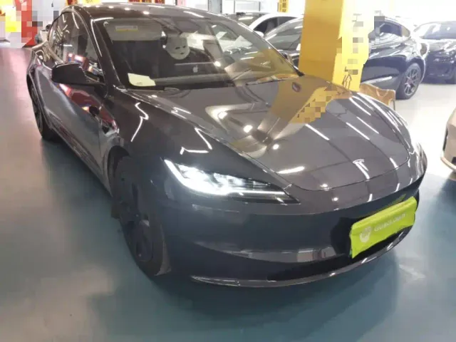Tesla Model 3 — Фото автомобиля 3