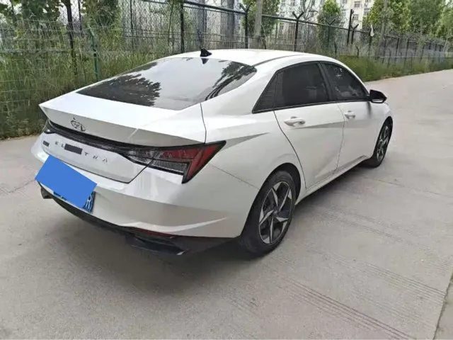 Hyundai Elantra — Фото автомобиля 4