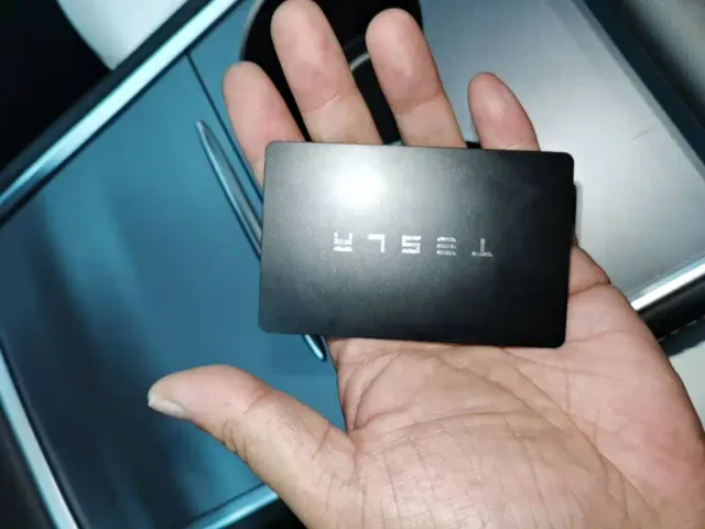 Tesla Model Y — Фото автомобиля 8