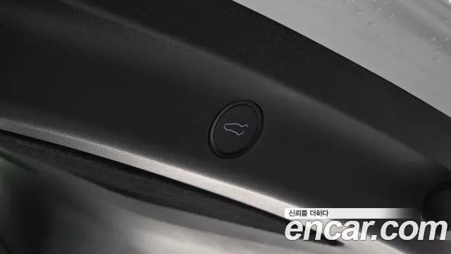 Tesla Model Y — Фото автомобиля 20
