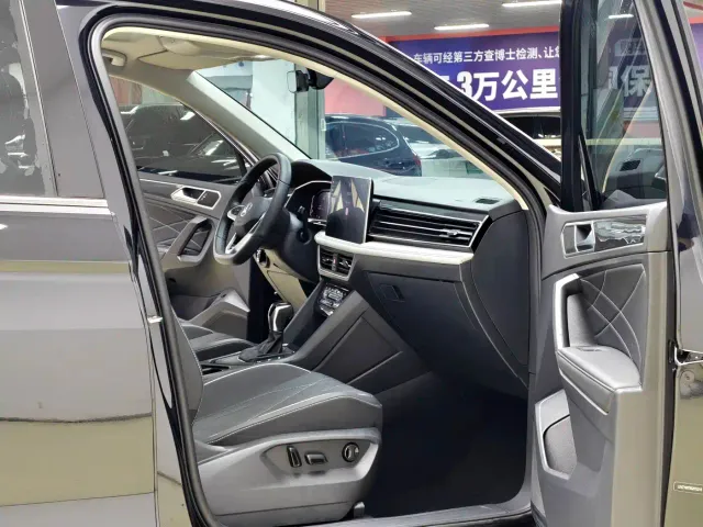 Volkswagen Tiguan L — Фото автомобиля 8