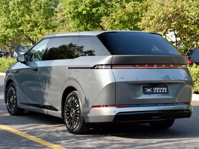 Xpeng X9 — Фото автомобиля 3