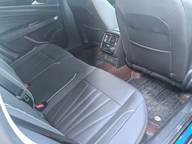 Volkswagen Passat — Фото автомобиля 13