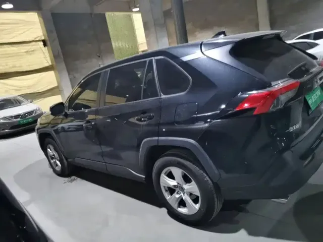 Toyota RAV4 — Фото автомобиля 4