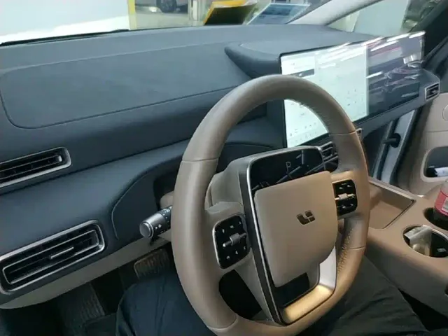 Li Auto MEGA — Фото автомобиля 9