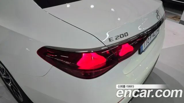 Mercedes-Benz E-Class — Фото автомобиля 6