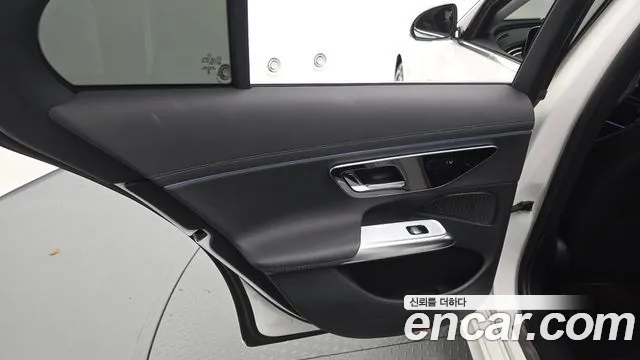 Mercedes-Benz E-Class — Фото автомобиля 14