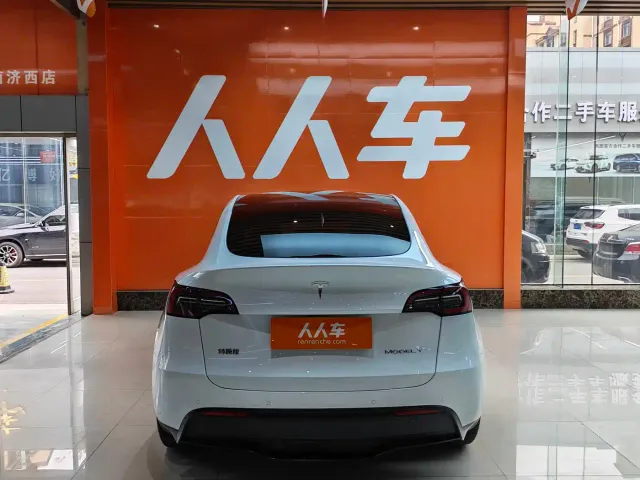 Tesla Model Y — Фото автомобиля 5