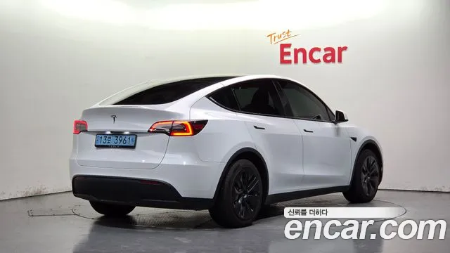 Tesla Model Y — Фото автомобиля 2