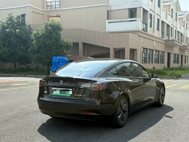 Tesla Model 3 — Фото автомобиля 6