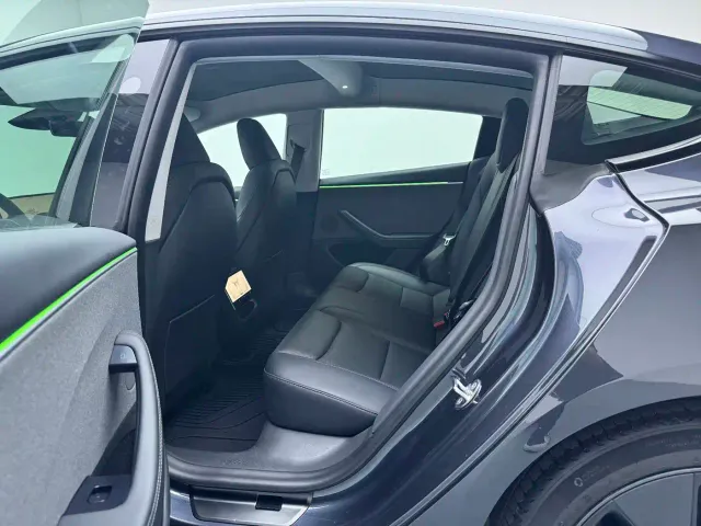 Tesla Model 3 — Фото автомобиля 8
