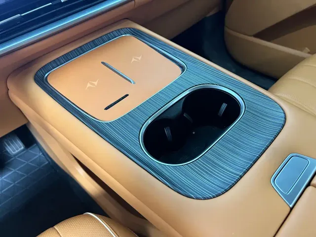 Dongfeng eπ 008 — Фото автомобиля 12