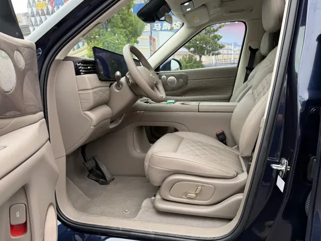 IM Motors LS9 — Фото автомобиля 5