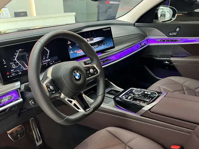 BMW 7 Series — Фото автомобиля 8