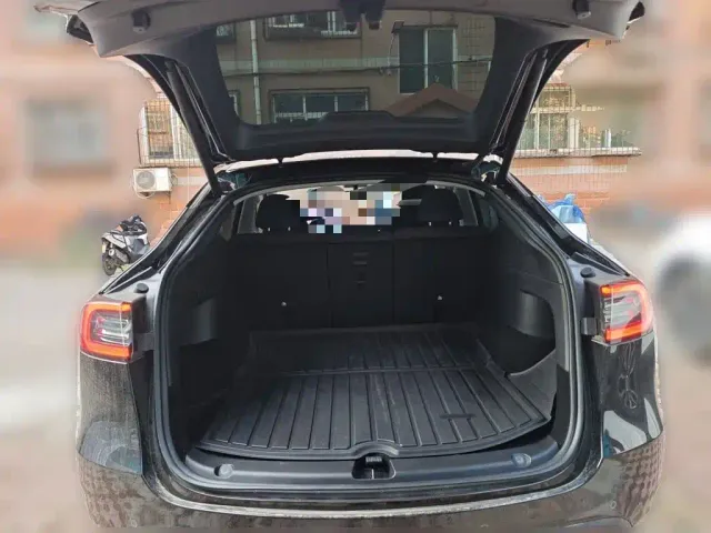 Tesla Model Y — Фото автомобиля 15