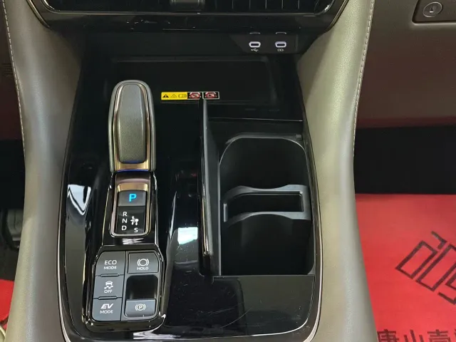 Toyota Alphard — Фото автомобиля 27