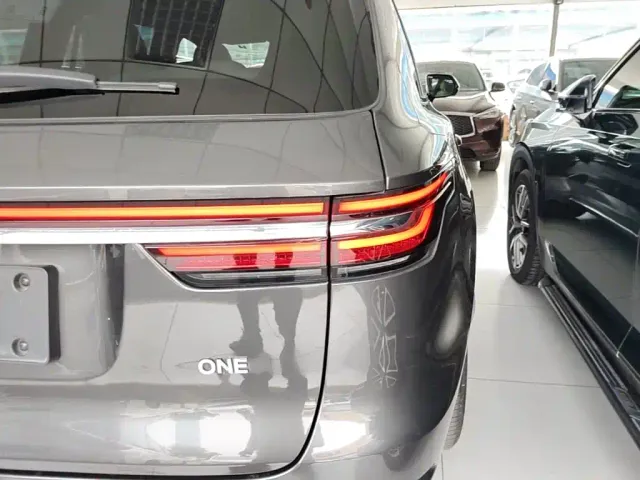 Li Auto ONE — Фото автомобиля 7