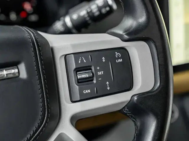 Land Rover Defender — Фото автомобиля 10