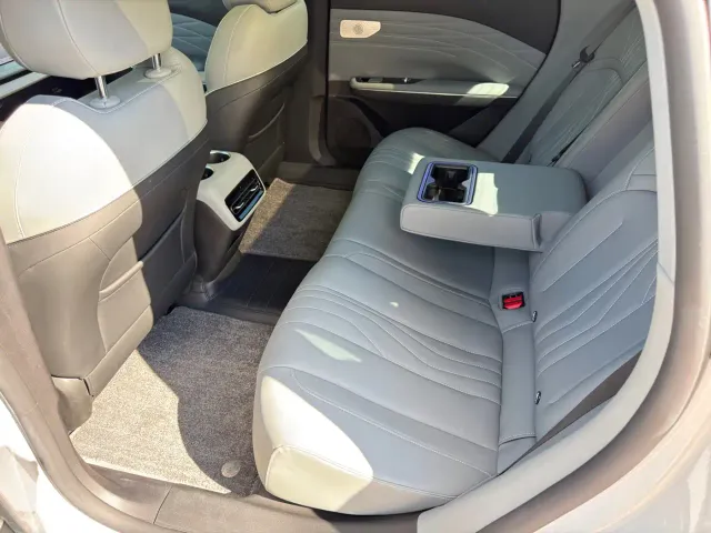 Geely Galaxy E8 — Фото автомобиля 9
