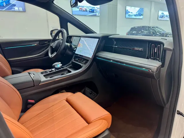 GAC Trumpchi M8 — Фото автомобиля 9