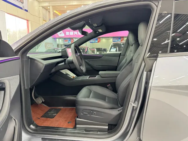 Tesla Model Y — Фото автомобиля 13