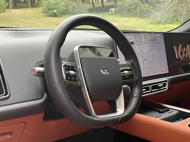 Li Auto L8 — Фото автомобиля 14