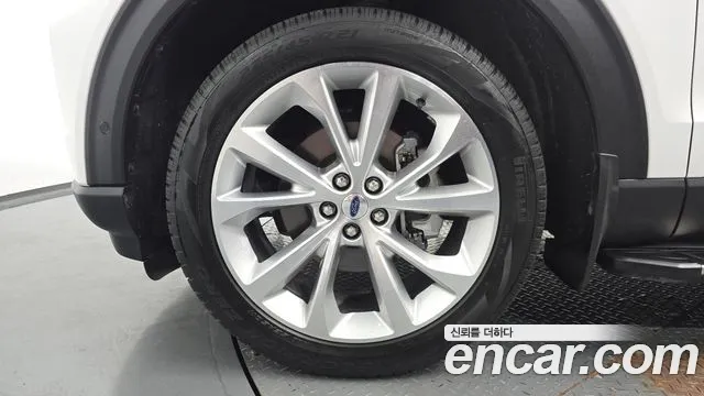 Ford Explorer Explorer 6 поколение 3.0 Platinum 4WD — Фото автомобиля 5
